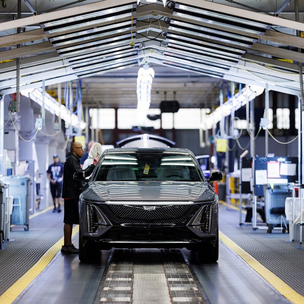 G.M. Raises Profit Forecast on Strong Demand and Lower Tariff Costs