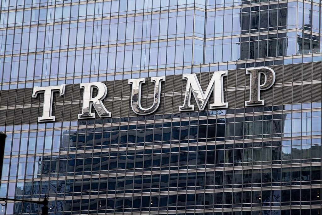 Trump Adds Fuel to Claims That Big Banks Discriminate Against Conservatives