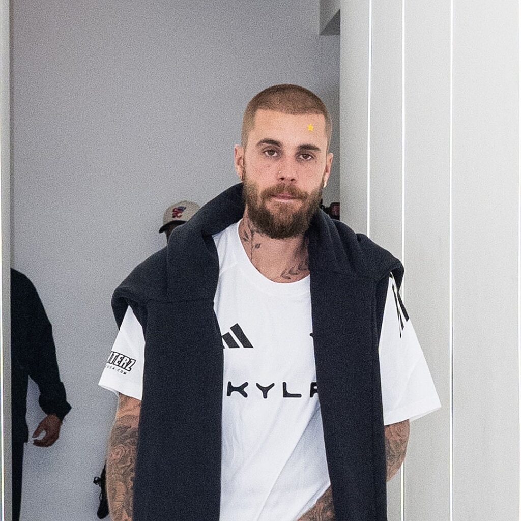 Justin Bieber Looks So Different Without Beard at World Series 2025