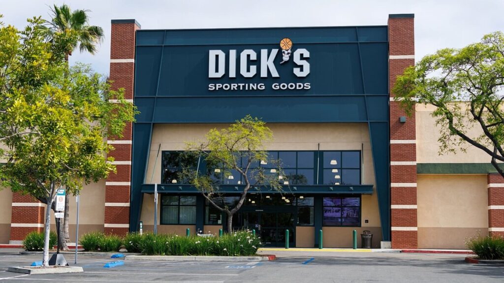 As many retailers shrink their footprints, Dick’s Sporting Goods goes big