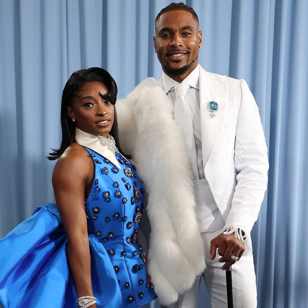 Simone Biles & Jonathan Owens Show Major PDA to on His Game Day