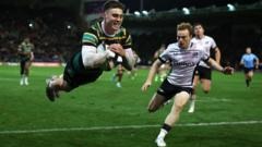 Four-try Freeman stars as Saints beat Saracens