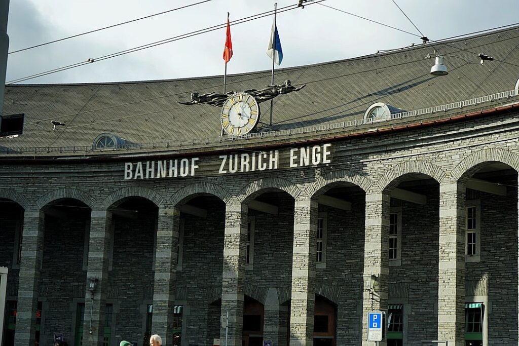 Swiss franc, Japanese yen Rise as DeepSeek News Boosts Safe Havens