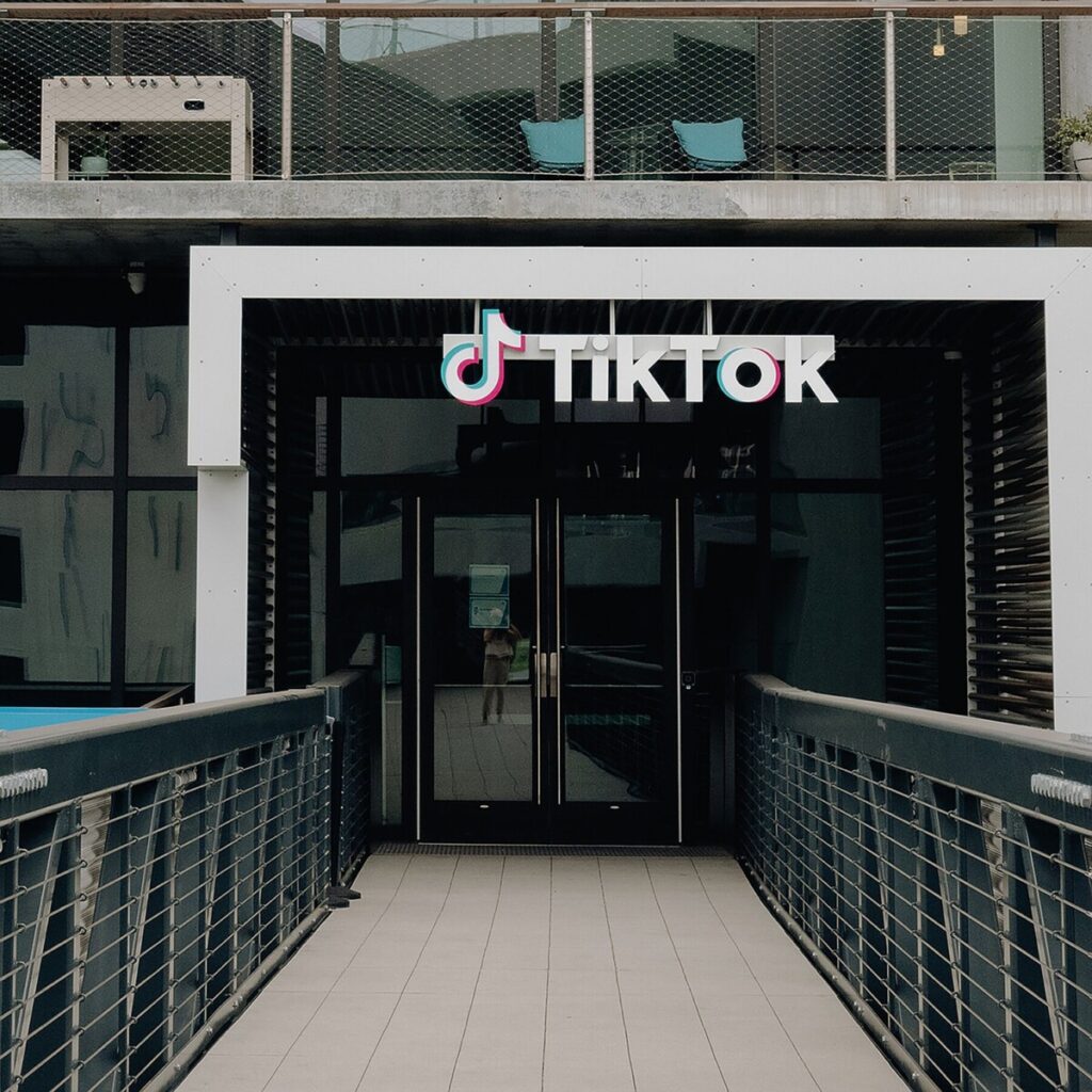 Trump and Xi Could ‘Consummate’ TikTok Deal This Week, Bessent Says