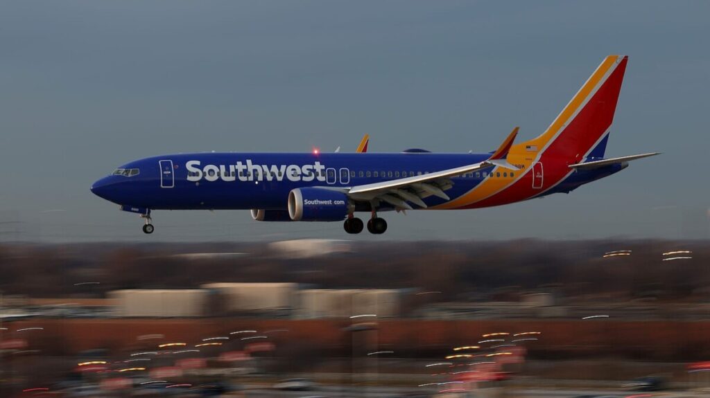 Southwest beats earnings estimates, forecasts record revenue for current quarter