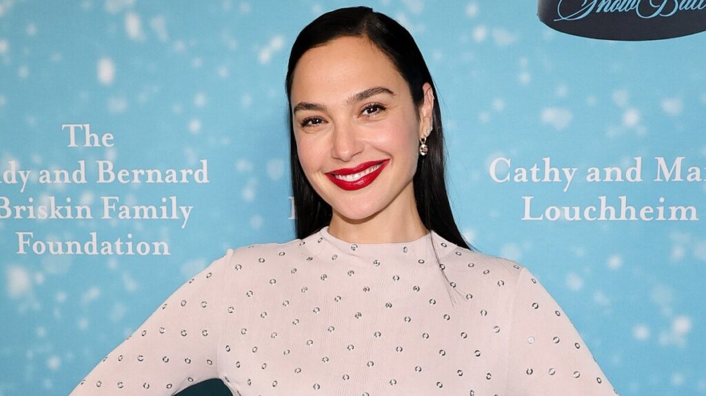 Gal Gadot Honored by Cedars-Sinai, Recalls Doctors Saving Her Life After Suffering ‘Massive Brain Clot’ While Eight Months Pregnant