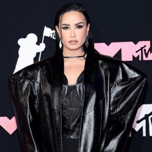 Demi Lovato Frees Twin Sister Poot With Epic Halloween Meme Costume