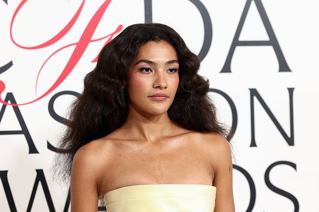 Olivia Dean Calls Out Ticketing Companies Over High Resale Prices