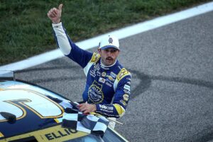 Fans Keep Chase Elliott’s NASCAR Popularity Streak Alive
