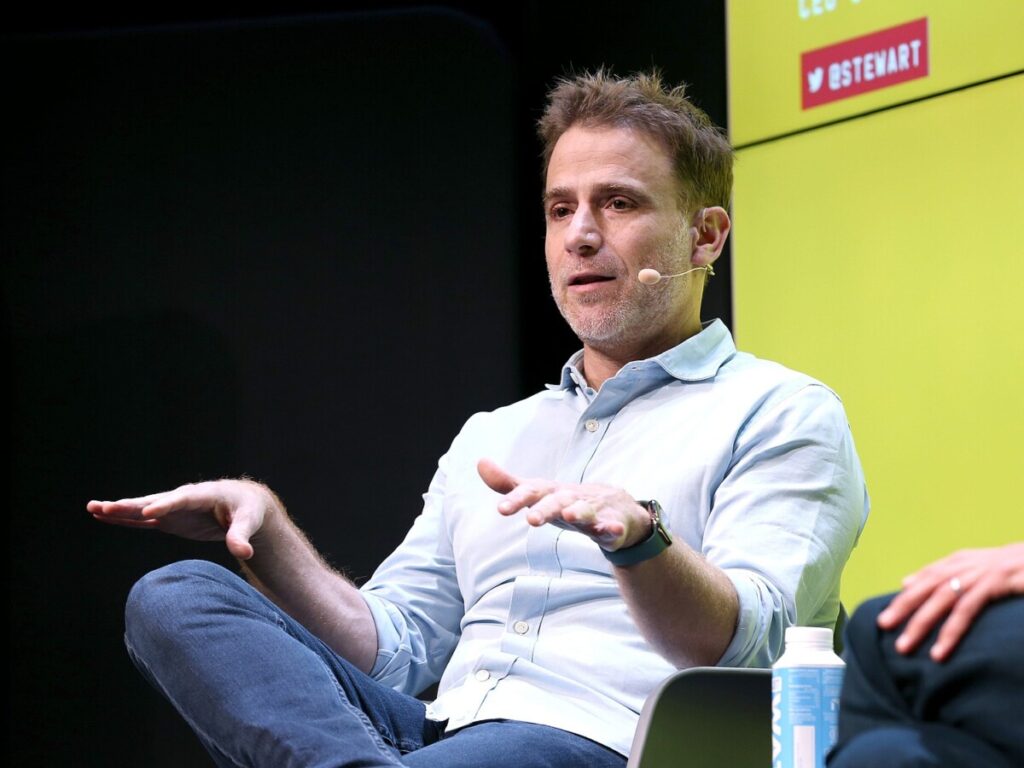 Slack cofounder says embarrassment can be motivating &mdash; but it can also lead to employees papering the office