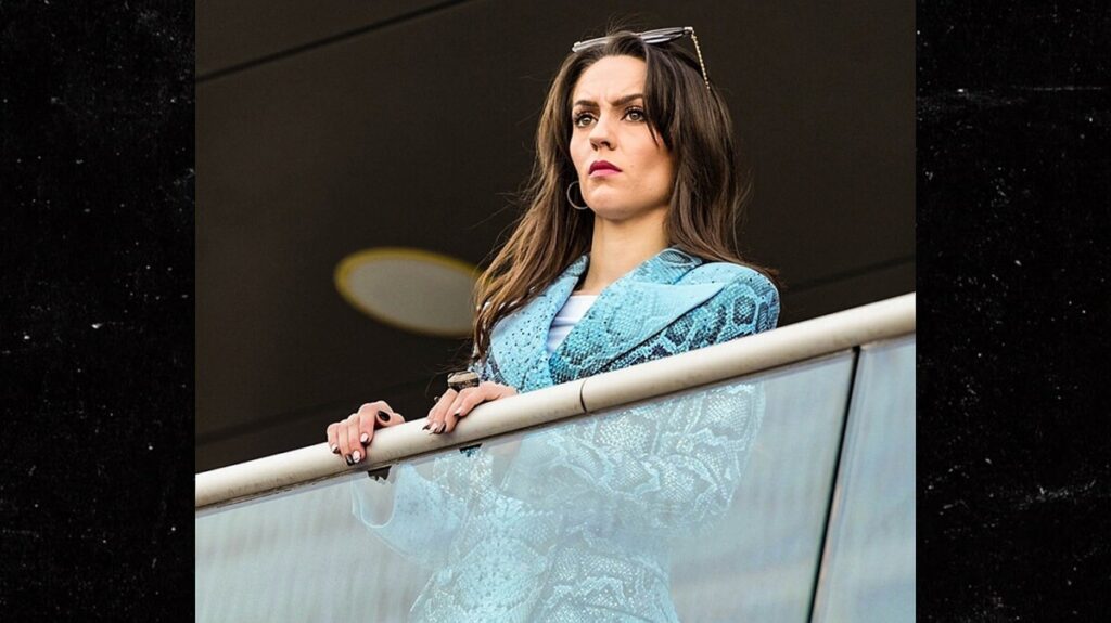 Bill Belichick’s Girlfriend Shows Off Legs and Style at UNC-Duke Game