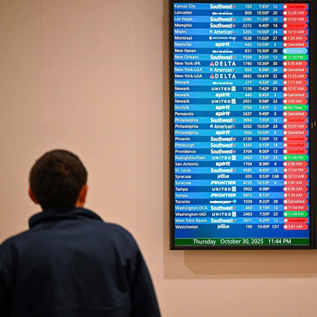 Staffing Issues Cause More Air Travel Delays, as Controllers’ Union Backs G.O.P.’s Plan to End Shutdown