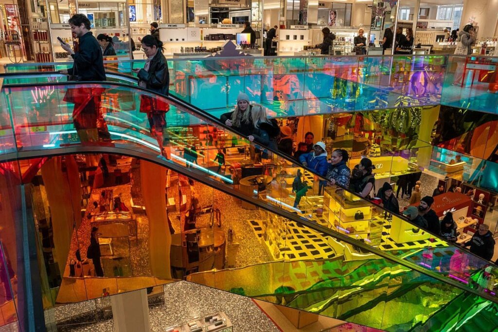 U.S. stock futures gain ahead of Thanksgiving week — and the crucial holiday shopping season