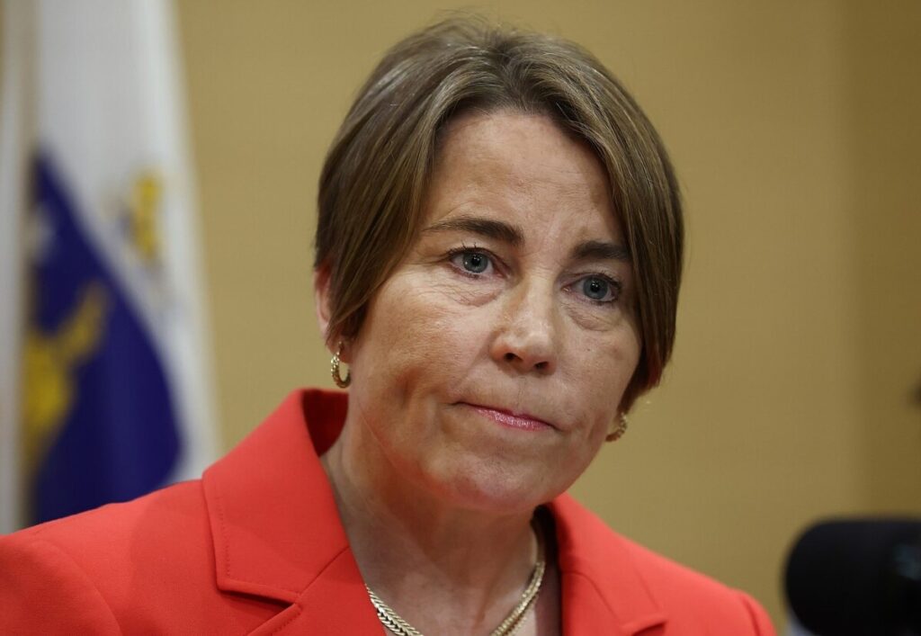 Lucas: Cracks showing in Healey administration