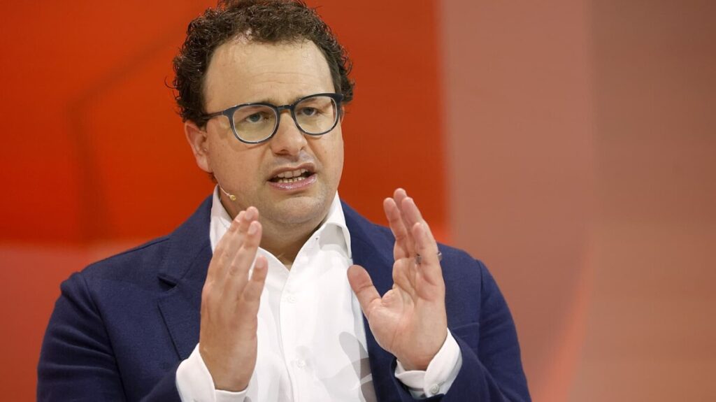 Anthropic unveils Claude Opus 4.5, its latest AI model following $350 billion valuation