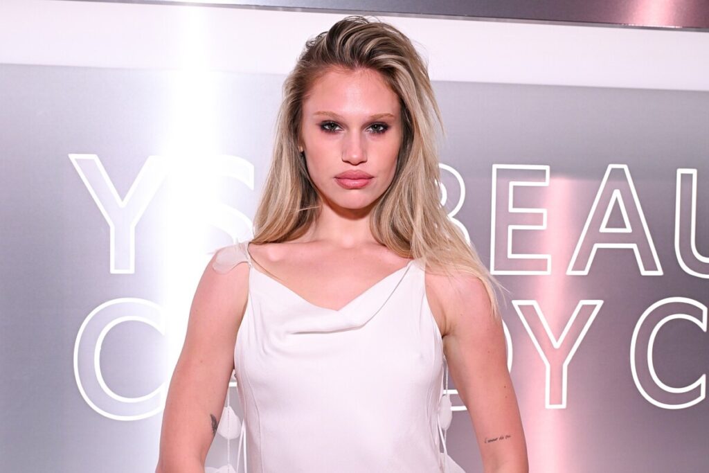 Innovative Signs Actress Meredith Mickelson