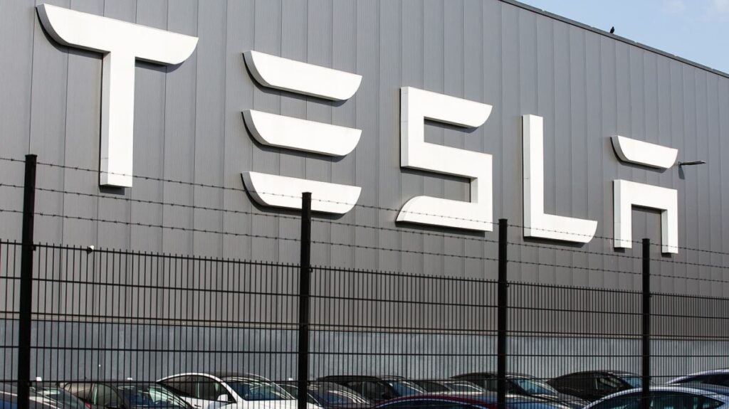 Tesla fans told by Dutch safety regulator to stop pressuring agency on ‘FSD Supervised’