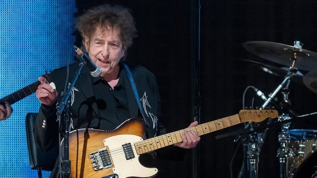 Hear Bob Dylan Perform a Traditional Folk Ballad for the First Time in 34 Years