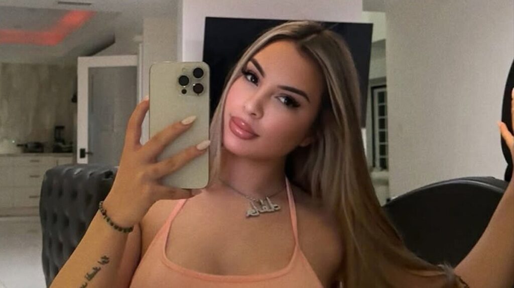 Singer DELAROSA Shot Dead in Parked Car in L.A., Suspects at Large