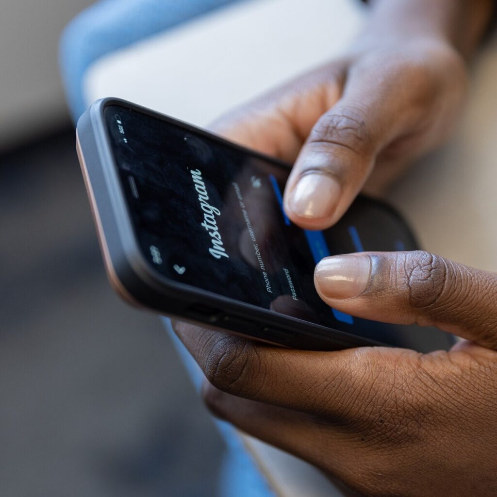 Study Finds Mental Health Benefit to One-Week Social Media Break