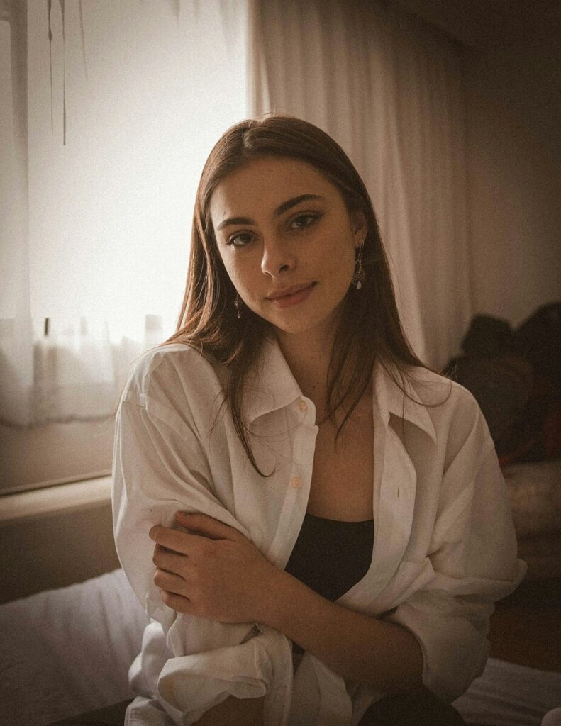 Giorgia Meloni and Nigel Farage compared