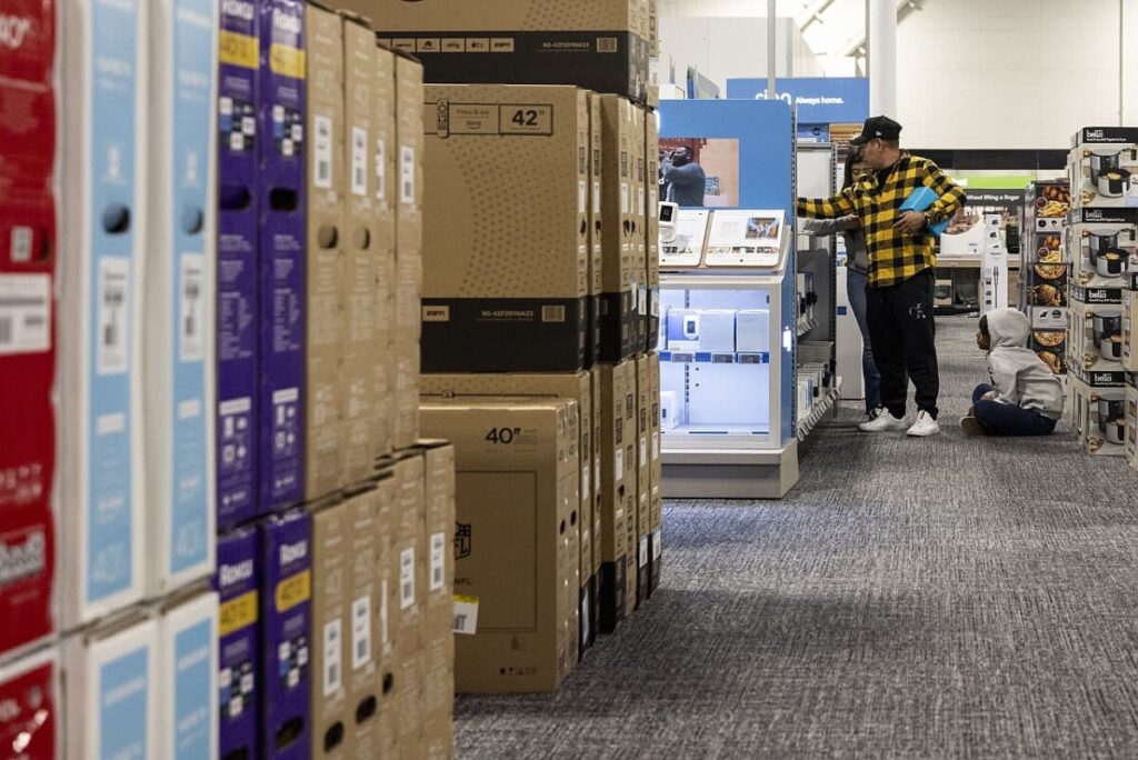 Scoring great Black Friday deals is getting harder. These 6 tips can help you shop smarter this weekend.