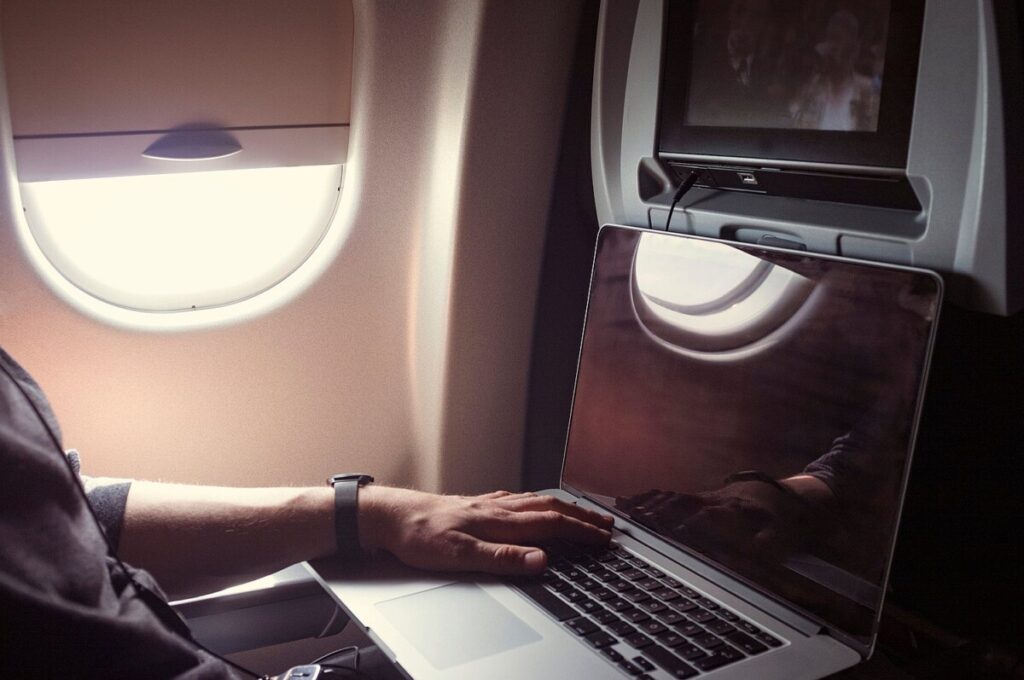 Which airlines offer free Wi-Fi? A complete guide