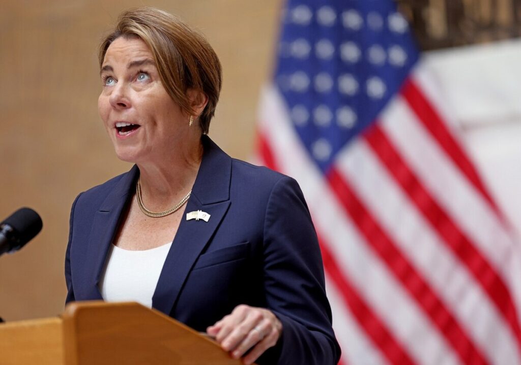 Howie Carr: Healey’s blowing hot air over heating bills