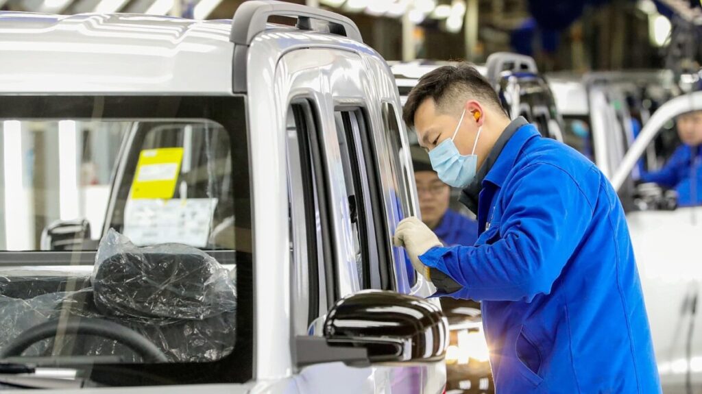 China industrial profits drop 5.5% in October, worst performance in five months