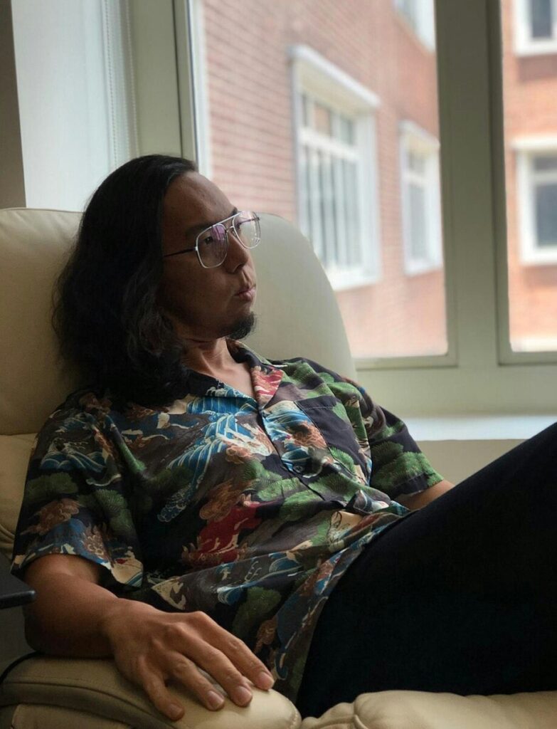 Who should control British newspapers?