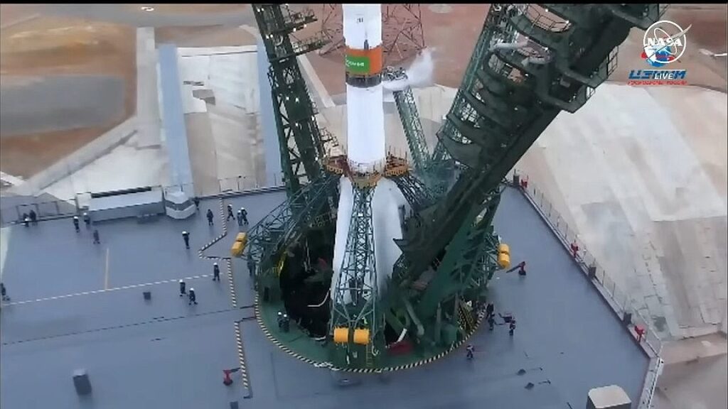 Before a Soyuz launch Thursday someone forget to secure a 20-ton service platform