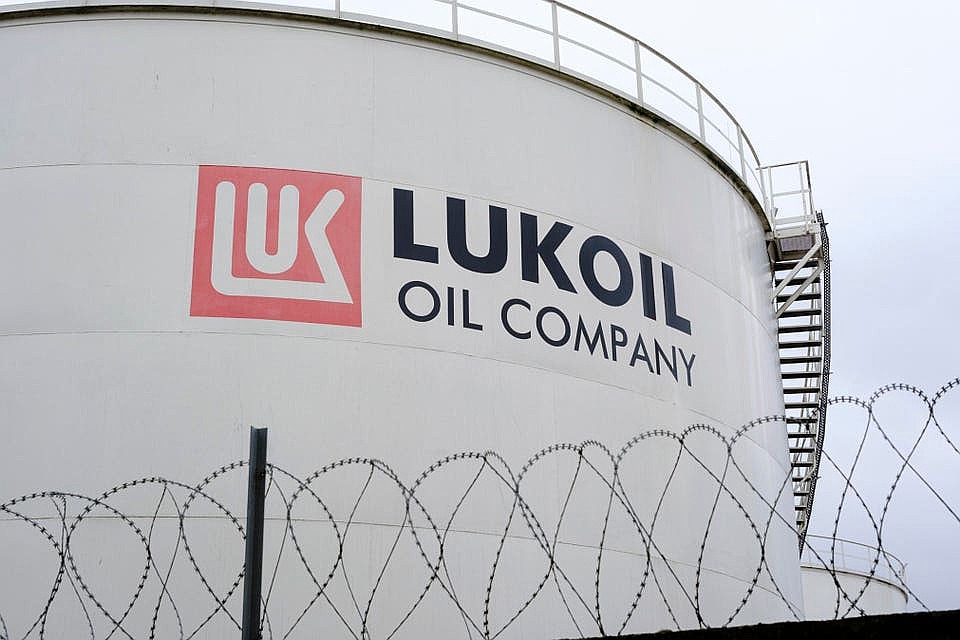 Russia’s Oil Revenues Are Falling Fast As Fiscal Pressure Mounts