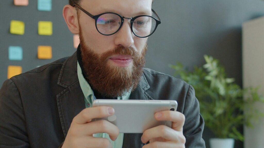 How to adjust the text size on your device screens because your eyes deserve better