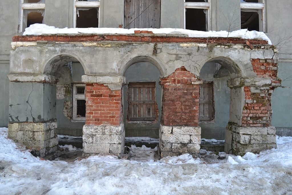 Russian bombing leaves no time to search for keepsakes