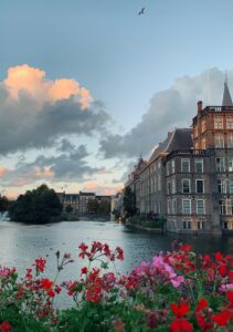 The counterintuitive economics of smoking