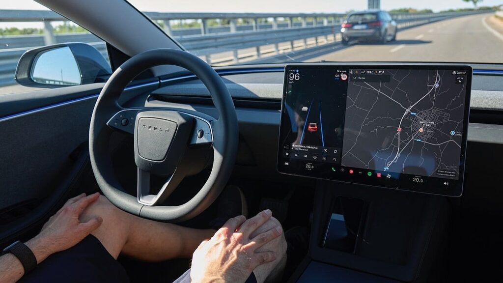 Elon Musk: Tesla drivers will soon be able to text and drive