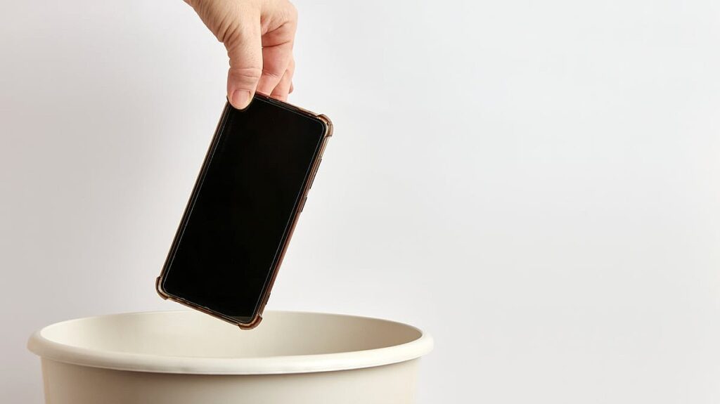 I broke up with my iPhone, and it felt like leaving a toxic relationship