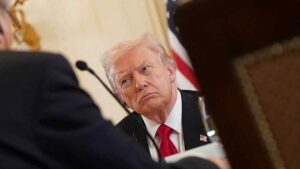 Wall Street CEOs flock to White House dinner with Trump