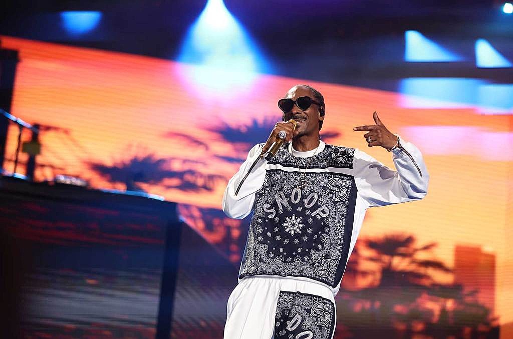 Snoop on the Stoop Is a Must-Have Holiday Decoration For Music Lovers: Shop It Here