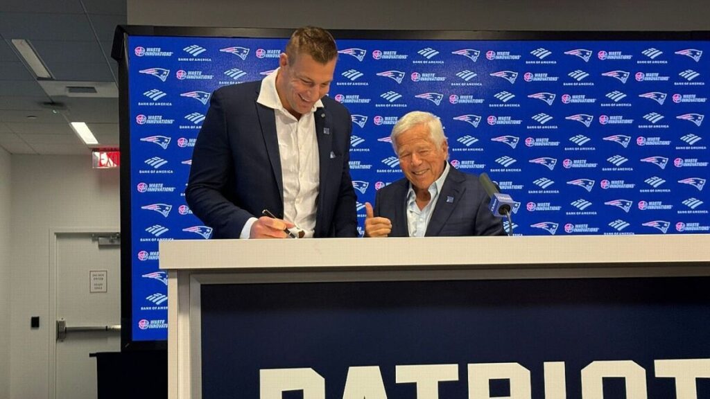 ‘Signing bonus?’ Gronkowski jokes about contract at Patriots retirement ceremony