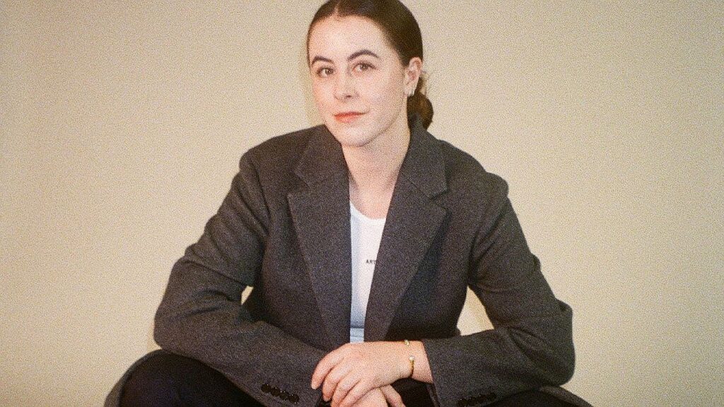 Supply Chain Traceability: Is It Possible to Build a Fully Traceable Outfit?