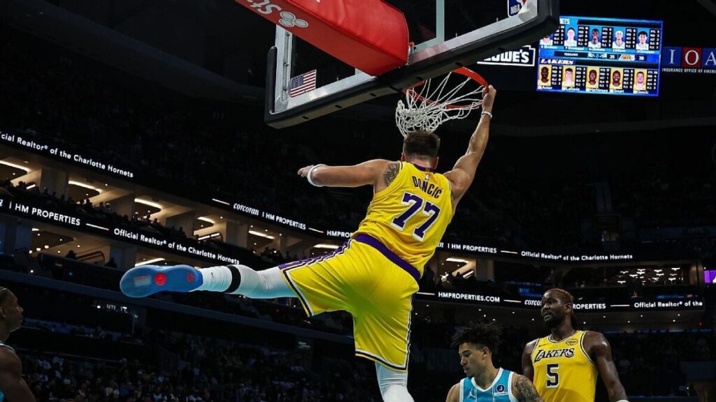 Luka Doncic trolled by teammates after dunk against Hornets