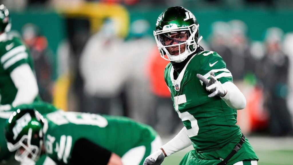 Jets place star WR Wilson on IR with knee injury