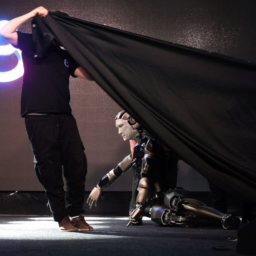 Russian Humanoid Robot Falls on Its Face in Hyped Debut