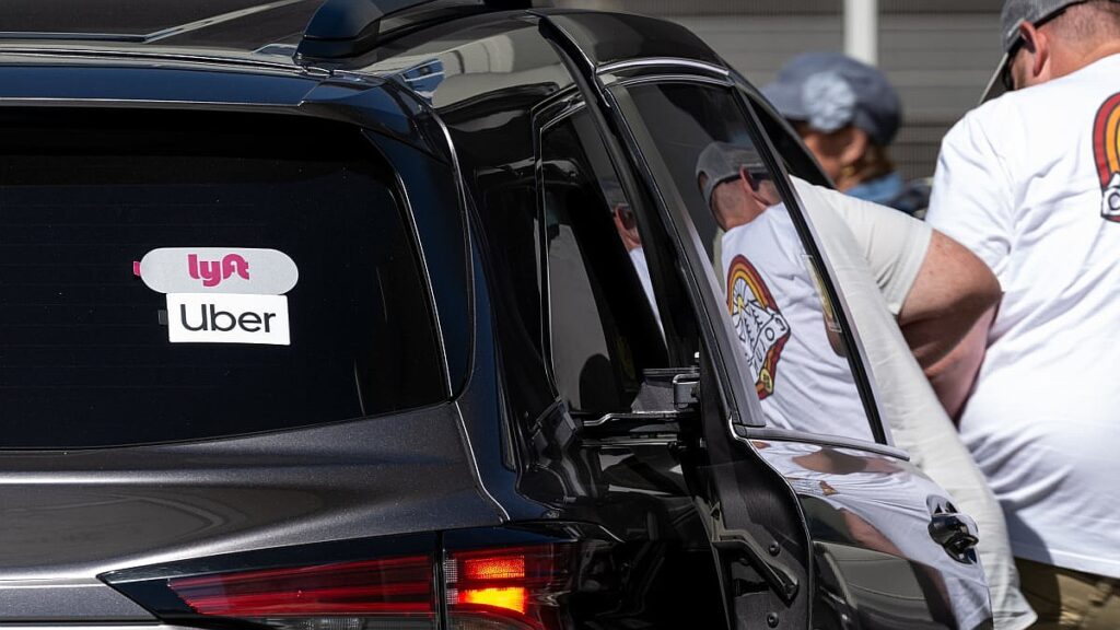 Uber, Lyft face lawsuits from male drivers, claiming discrimination