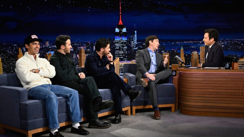 Jimmy Fallon Finds Man Whose Resume Went Viral at Jonas Brothers Concert