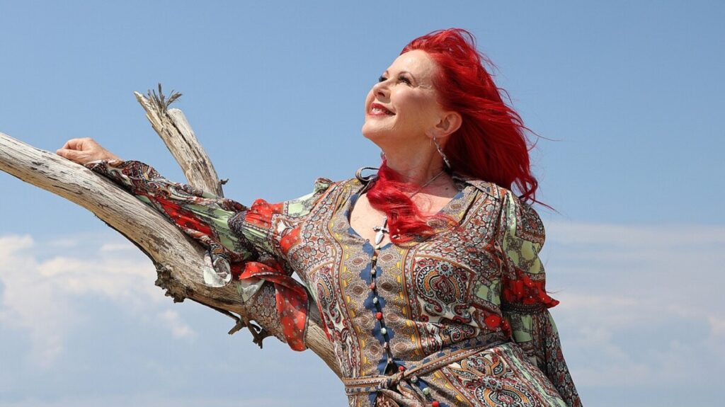 Kate Pierson and Chicago Teen Choir Remind Us That ‘People Have the Power’ on Patti Smith Cover
