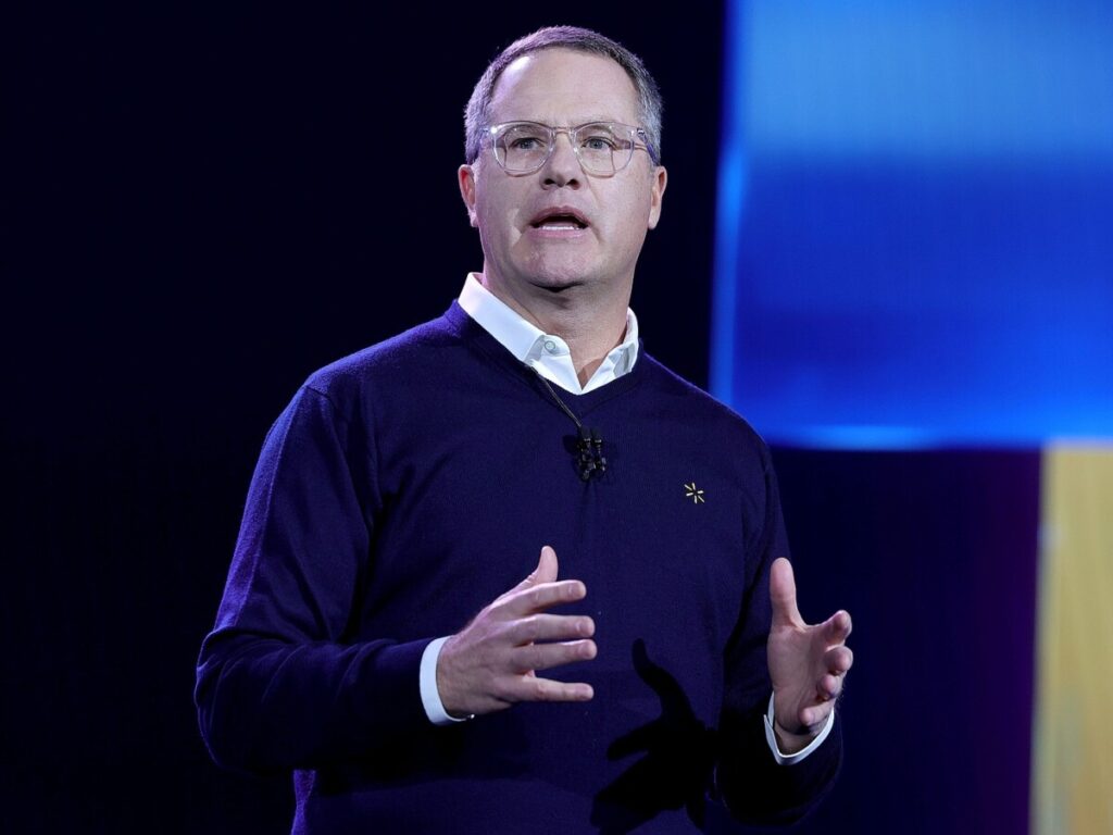 Why Walmart’s retiring CEO swears by collecting shopping carts