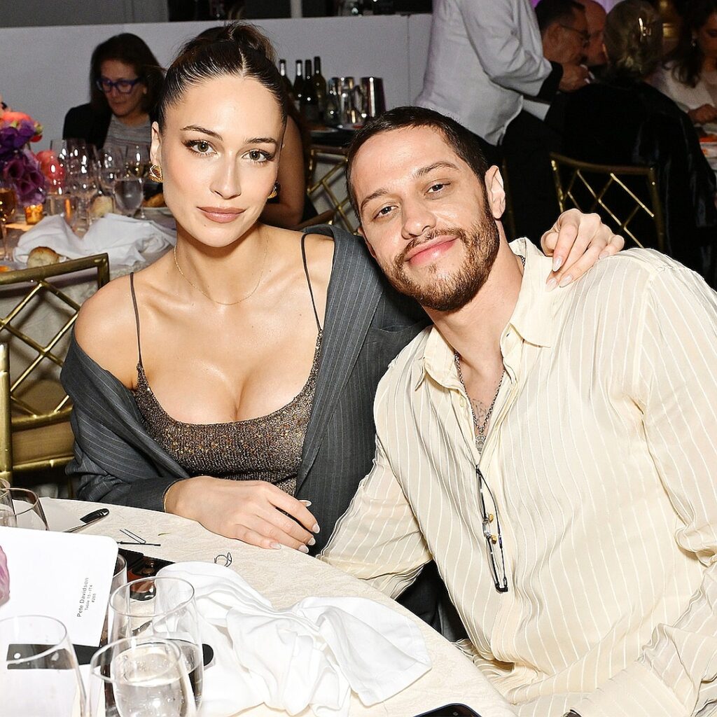 Pete Davidson’s Girlfriend Elsie Hewitt Details “Agony” Amid Pregnancy