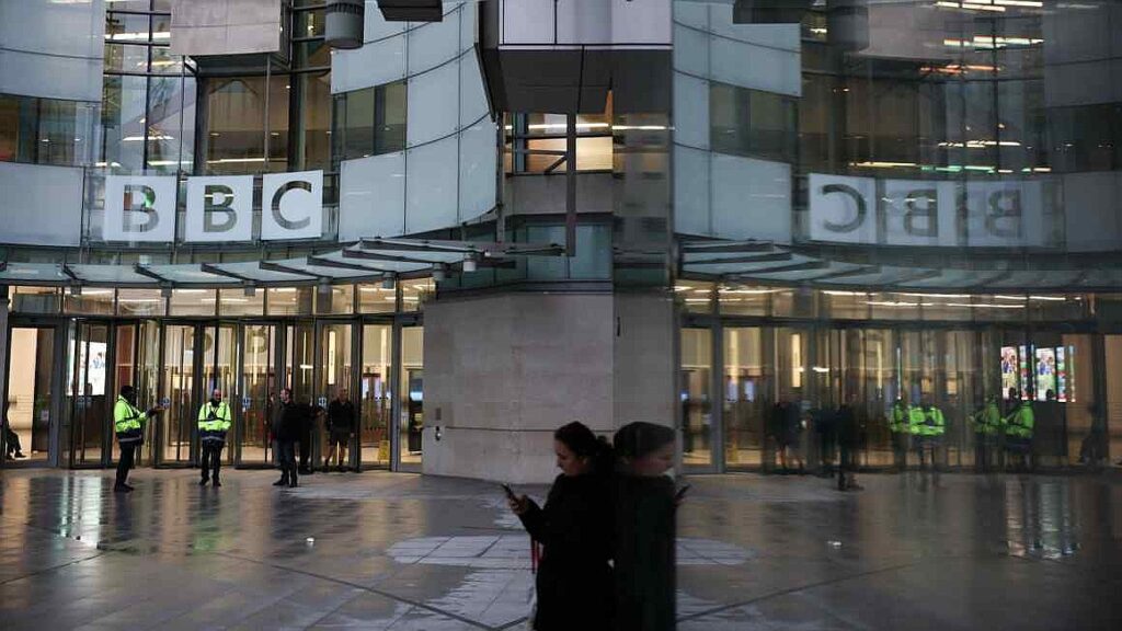 Trump says he will sue BBC next week for up to $5bn